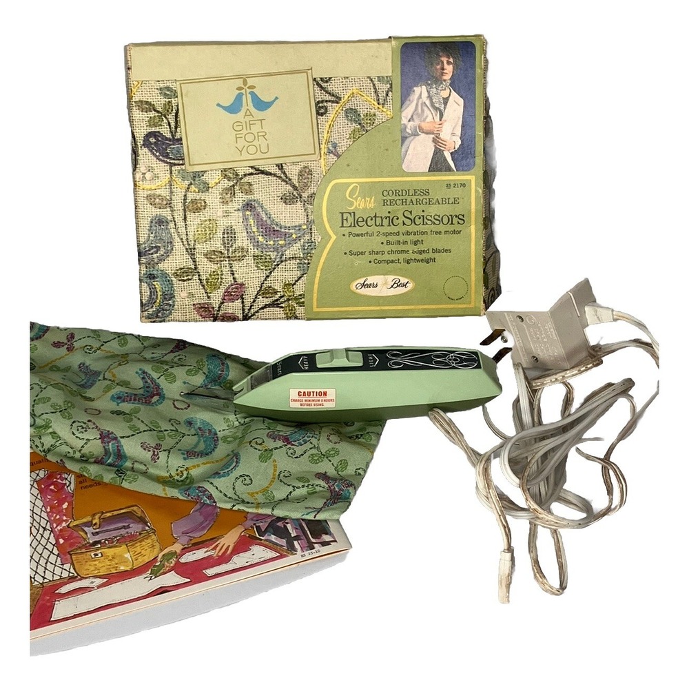 Vintage Sears Cordless Rechargeable Electric‎ Scissors With Box Sewing Granny